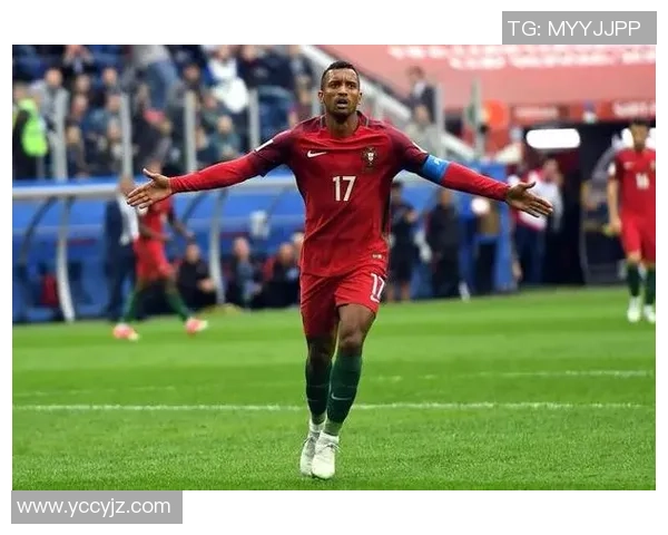 足球球星生日专辑：回顾传奇球员成长轨迹与辉煌瞬间